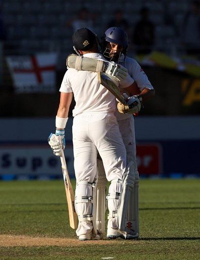 England's Matt Prior (L) and Monty Panesar celebrate drawing the Test match against New Zealand on March 26, 2013